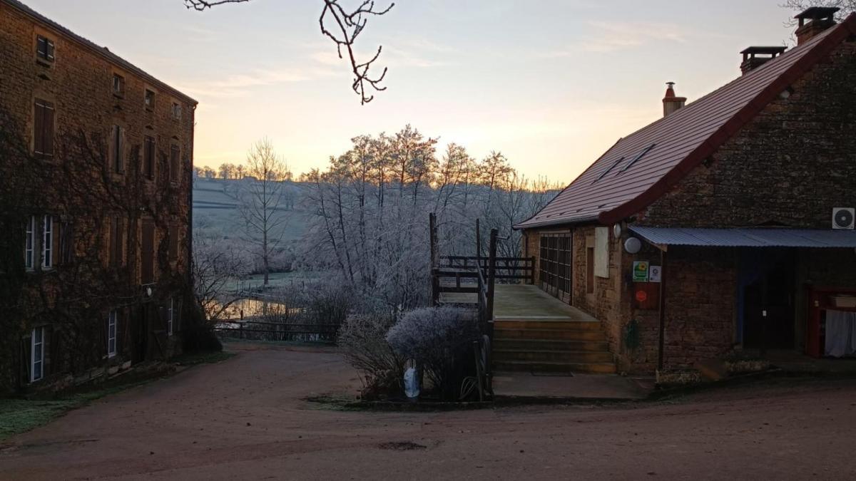 Vue auberge et moulin